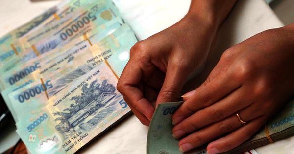 Chồng cả năm vẻn vẹn đưa vài triệu chi tiêu, vợ sững sờ trước số tiền chồng cất giấu