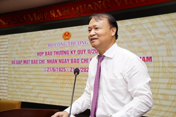 Bình ổn giá xăng dầu: Bộ Công Thương đã có đề xuất phải giảm thuế