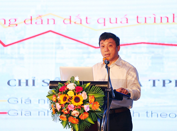 Ông Trương Trí Vĩnh, Phó Tổng Thư ký thường trực Hội môi giới Bất động sản Việt Nam phát biểu tại hội thảo