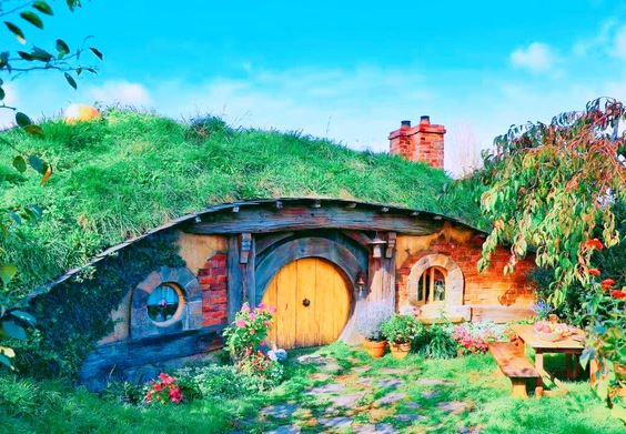 Khám phá "Làng Hobbit" phiên bản đời thật: Dân làng đều cao chưa đến 1 mét, 70 tuổi vẫn xuống đồng làm việc, bình yên không khác gì xứ sở thần tiên