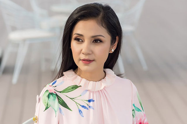 'Người đẹp Tây Đô' Việt Trinh chia sẻ về 10 năm chịu thị phi và đàm tiếu để có 'tài sản vô giá này'