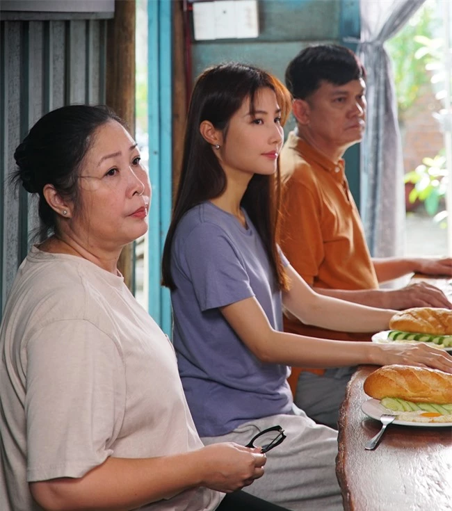 Hữu Châu khóc liên tục, Diễm My nghẹn ngào trong phim về mẹ không thua kém Thương ngày nắng về  - Ảnh 6.