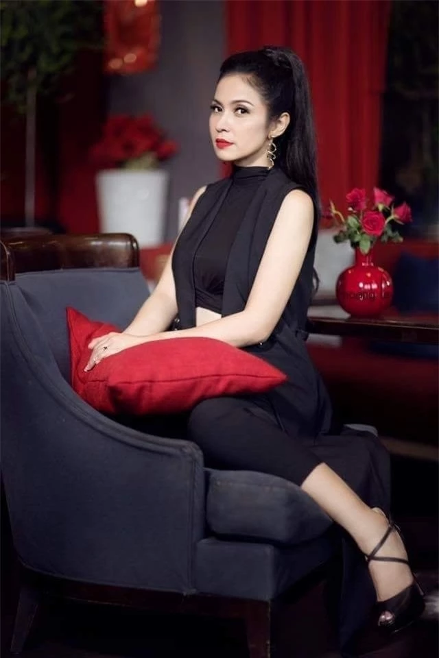 'Người đẹp Tây Đô' Việt Trinh chia sẻ về 10 năm chịu thị phi và đàm tiếu để có 'tài sản vô giá này'