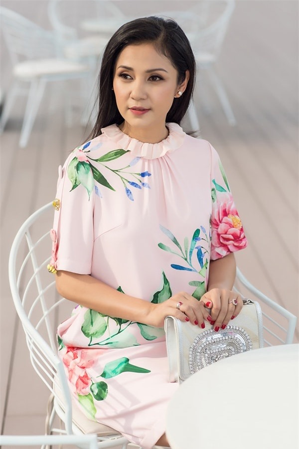 'Người đẹp Tây Đô' Việt Trinh chia sẻ về 10 năm chịu thị phi và đàm tiếu để có 'tài sản vô giá này'