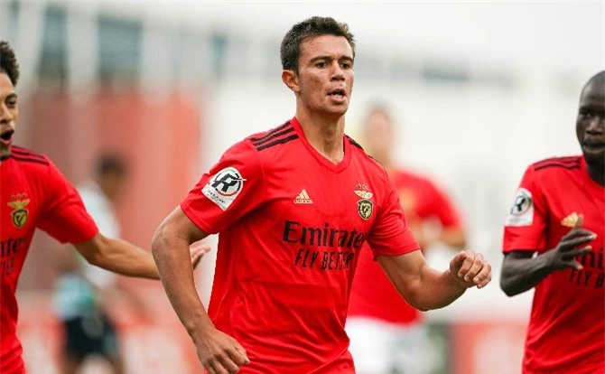 Benfica sắp trói chân Henrique Araujo