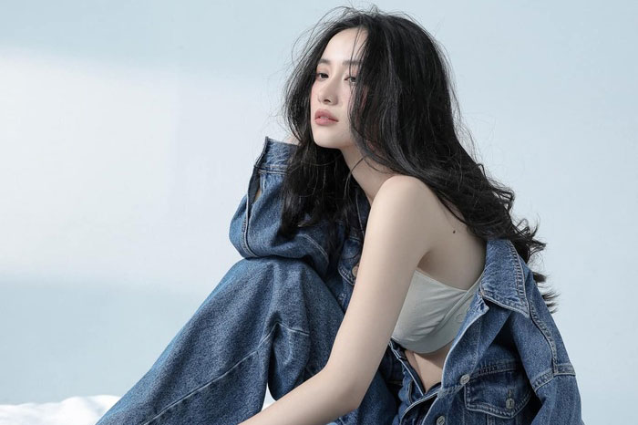 Mừng tuổi mới, Jun Vũ 'xả' bộ ảnh khoe eo thon ngực đầy gợi cảm 'hết nấc'