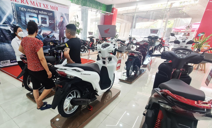 Vì sao xe máy khan hàng, tăng giá?