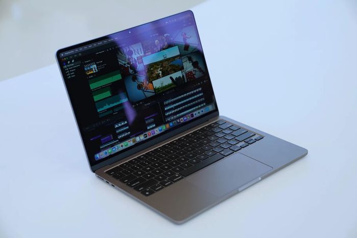 Ngắm MacBook Air M2 với thiết kế mới, nhiều màu sắc lạ