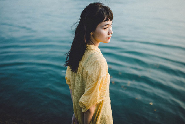 Chẳng bao giờ nói chuyện với nhau, vậy mà trước khi rời đi, chị hàng xóm tặng tôi 50 triệu, sự tình phía sau khiến tôi mềm nhũn người