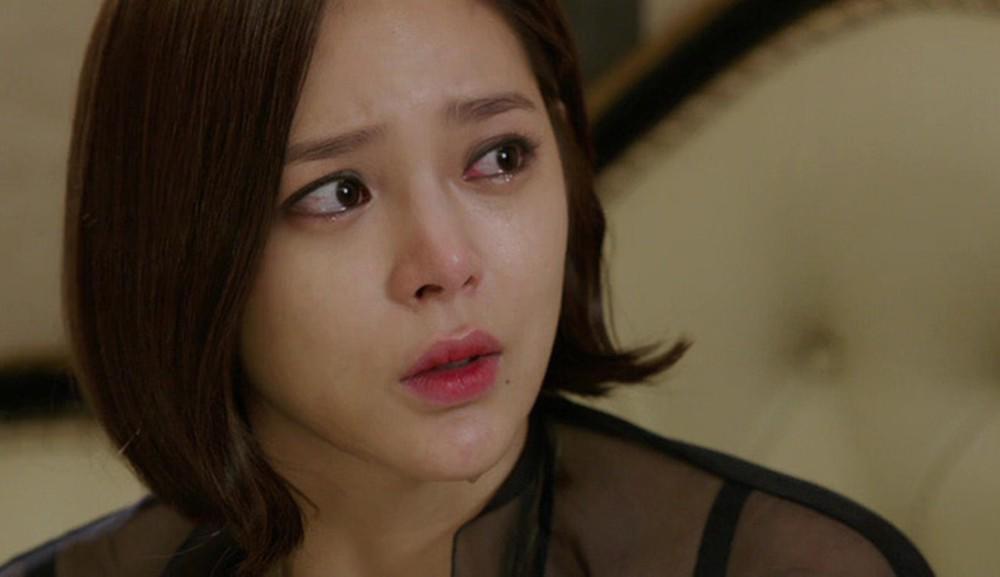 Đến nhà mẹ chồng, tôi thấy em dâu lạnh lùng bước ra, đằng sau là cảnh tượng ngổn ngang bẽ bàng