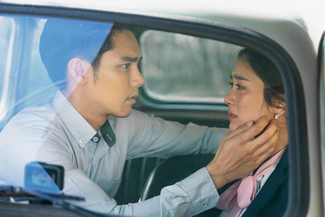 Tò mò với tấm di ảnh bị phủ vải đỏ ở nhà người yêu, tôi vén lên để rồi suýt ngất khi nhìn khuôn mặt ấy