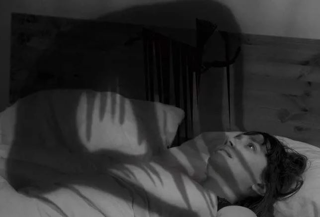 'Bóng đè' hay chứng tê liệt do ngủ - ảo giác đáng sợ mỗi khi thức dậy dưới góc nhìn khoa học