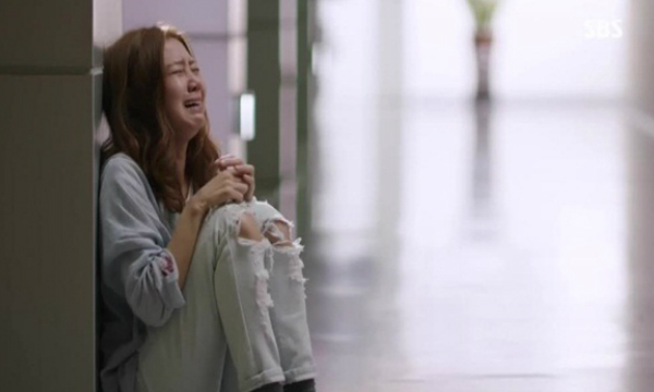 Kết hôn suốt 5 năm không có con, nàng dâu chết lặng trước hành động của mẹ chồng