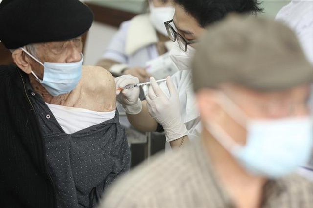 Những ai nên tiêm mũi 4 vaccine phòng COVID-19?