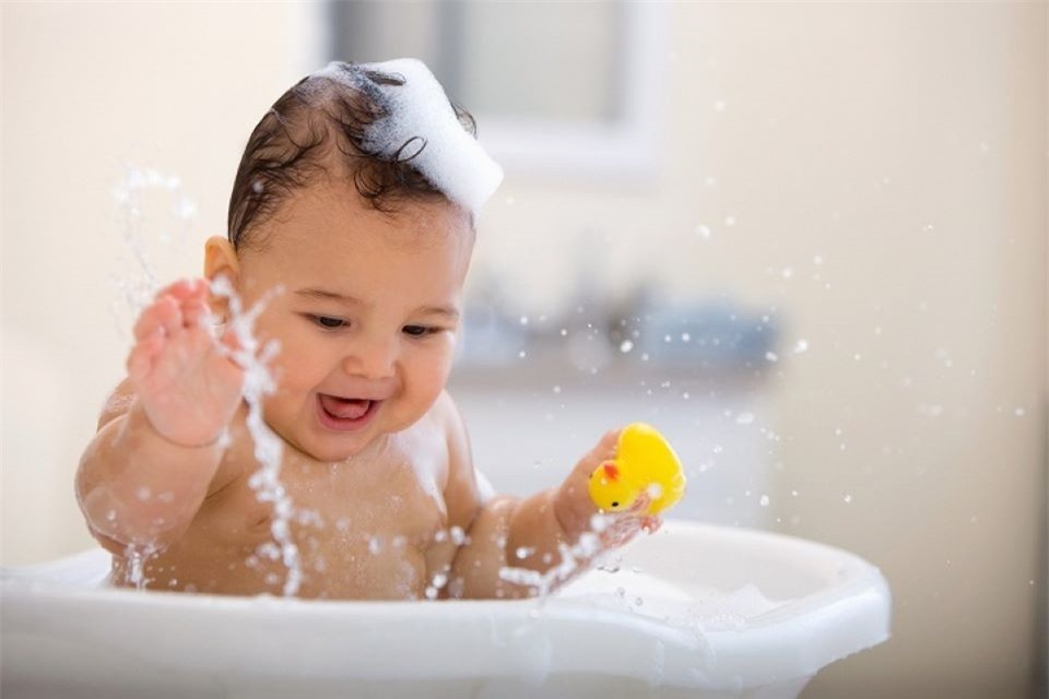 7 sai lầm thường gặp khi tắm cho trẻ mà cha mẹ nên biết