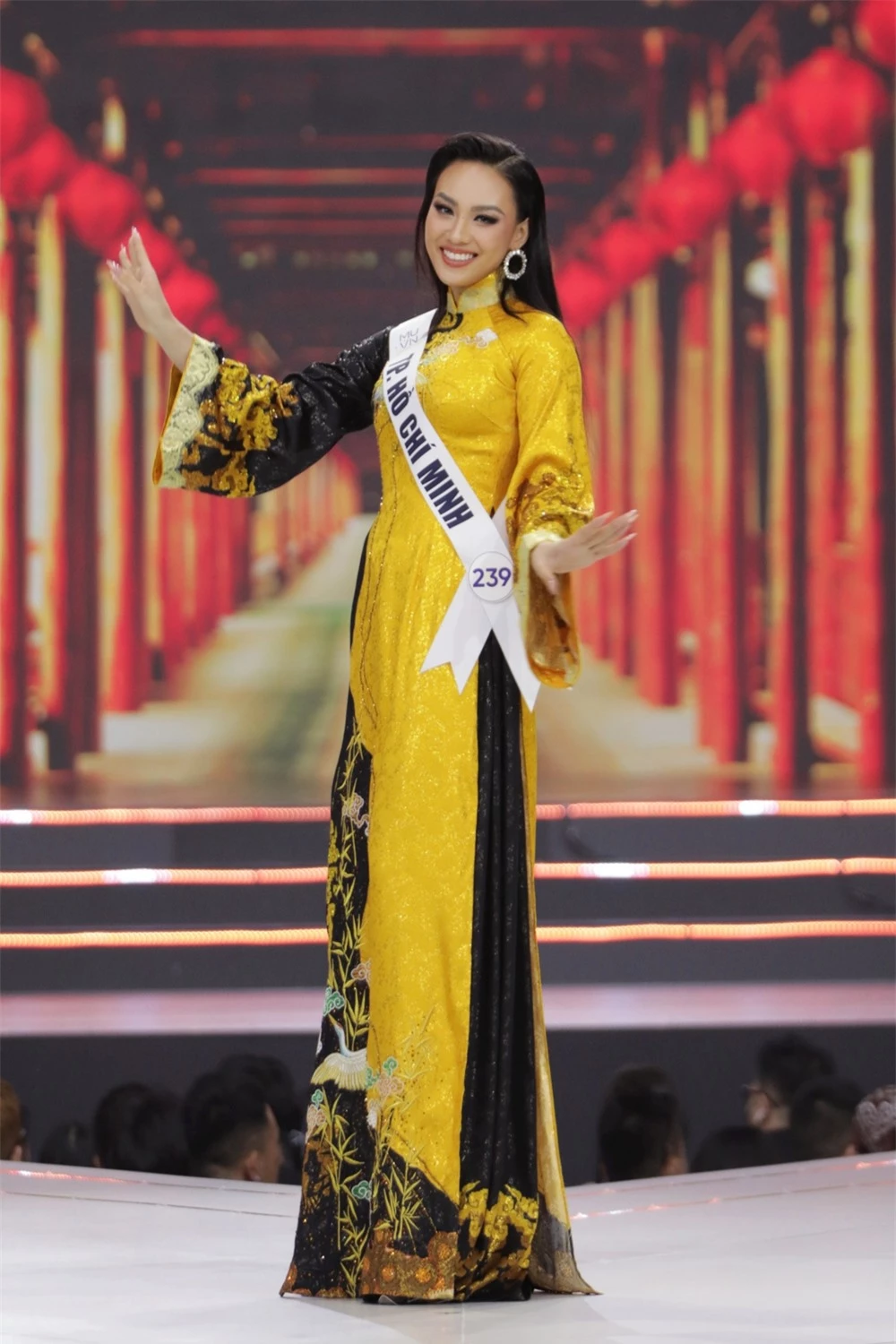 Bán kết Hoa hậu Hoàn vũ Việt Nam 2022: Loạt ứng viên cùng khoe vẻ nóng bỏng - Ảnh 3.