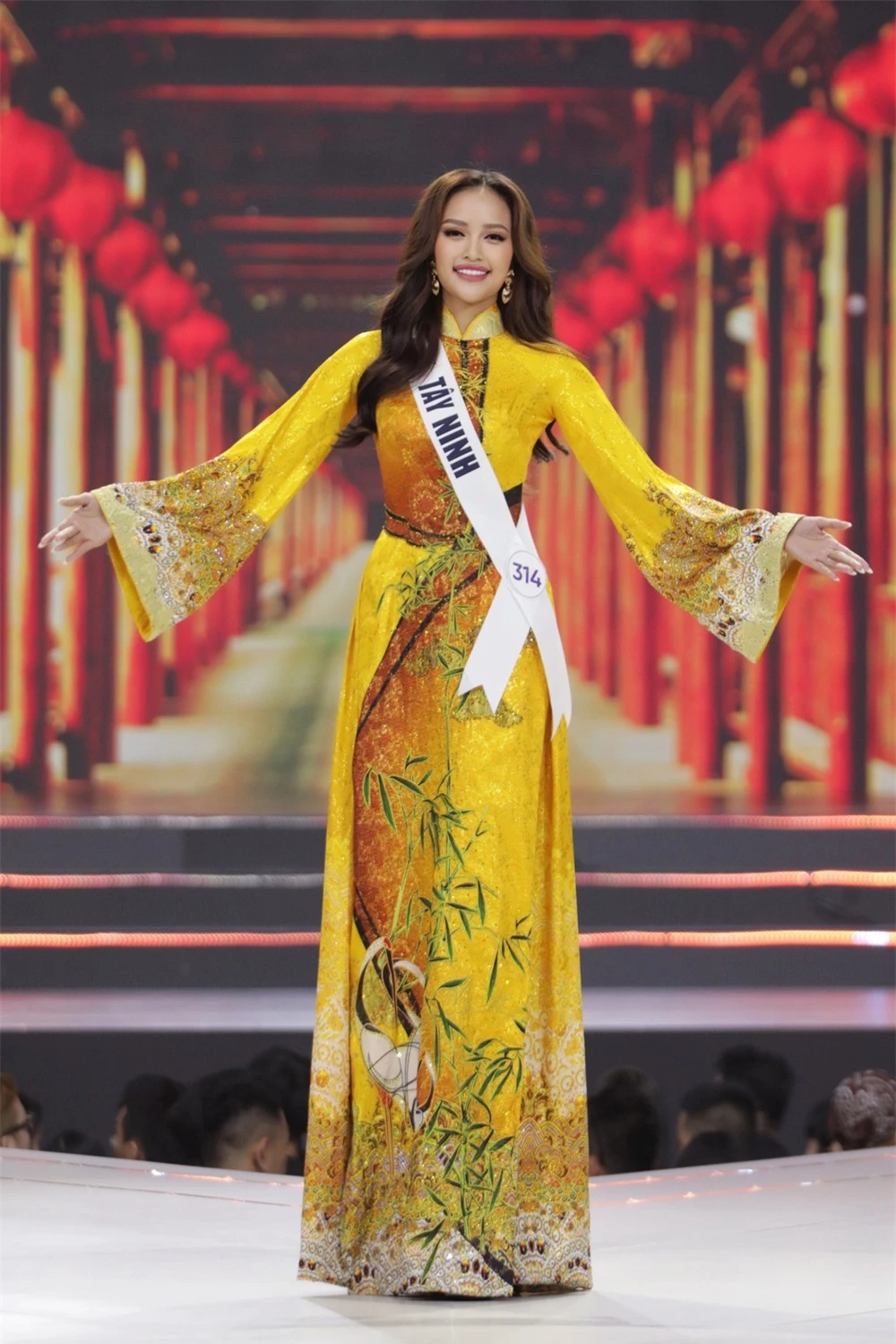 Bán kết Hoa hậu Hoàn vũ Việt Nam 2022: Loạt ứng viên cùng khoe vẻ nóng bỏng - Ảnh 4.