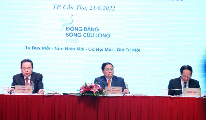 Thủ tướng Chính phủ Phạm Minh Chính cùng các đại biểu dự Hội nghị công bố quy hoạch và xúc tiến đầu tư vùng ĐBSCL thời kỳ 2021-2030 do Bộ Kế hoạch và Đầu tư tổ chức.