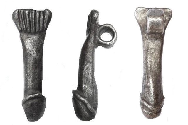 Phát hiện mặt dây chuyền hình dương vật của người La Mã