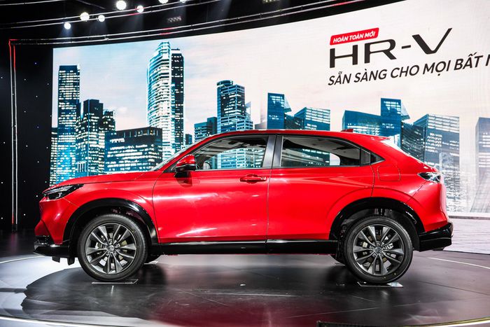 Honda HR-V 2022 giá 871 triệu đồng có ưu điểm gì để cạnh tranh với Toyota Corolla Cross?