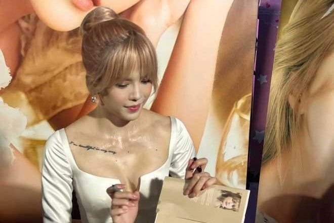 Thiều Bảo Trâm, Nhã Phương để lộ nhan sắc qua ống kính 'team qua đường' có khác so với 'ảnh ảo'