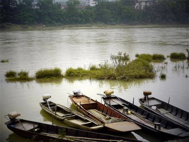 Kỳ lạ cổ trấn nổi trên mặt nước ở Trung Quốc: Du khách chỉ có thể đi bằng thuyền, là thiên đường dành cho phái nữ muốn giảm cân - Ảnh 3.
