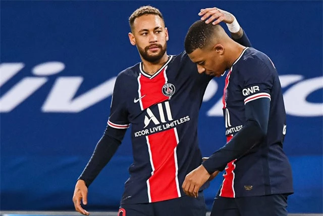 Đóng góp của Neymar (trái) cho PSG so với người đồng đội trẻ Mbappe là quá nhỏ bé