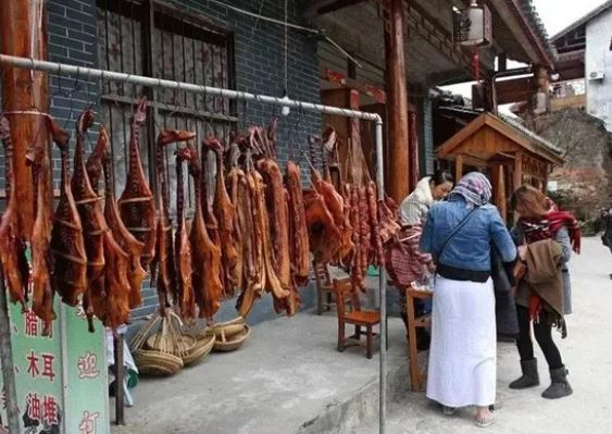 Kỳ lạ cổ trấn nổi trên mặt nước ở Trung Quốc: Chỉ di chuyển bằng thuyền, là thiên đường dành cho phái nữ muốn giảm cân