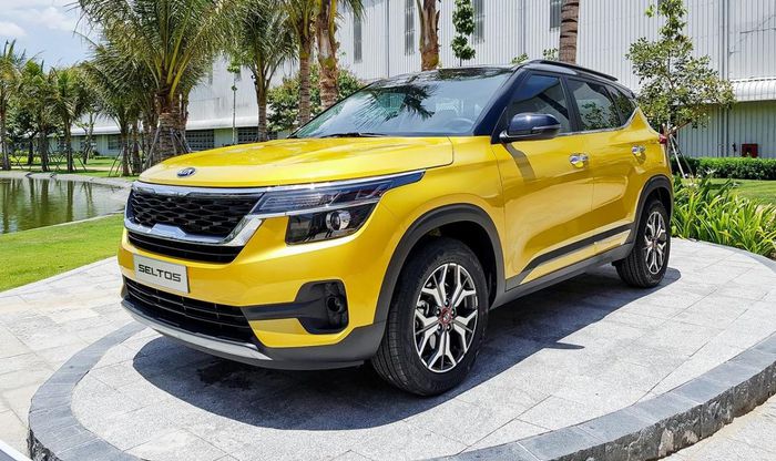 Kia Seltos vượt Toyota Corolla Cross để trở thành xe bán chạy nhất phân khúc crossover cỡ B