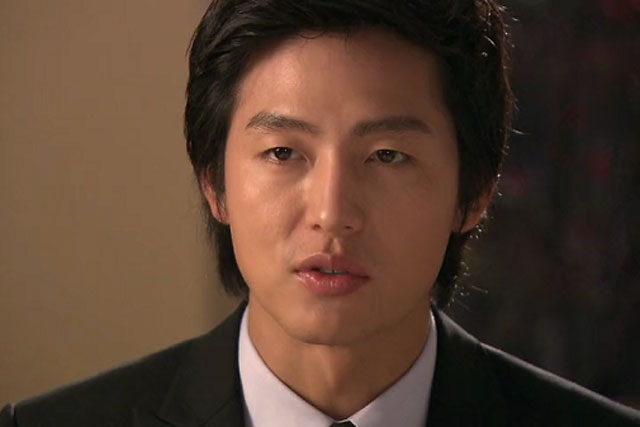 Chồng không đi làm mà tháng nào cũng có tiền vào tài khoản, đến khi điều tra ra thì tôi lặng cả người