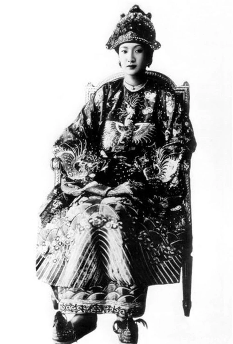 Phong cách thời trang Nam Phương Hoàng hậu - Bà Hậu duy nhất của hơn 100 năm Triều Nguyễn