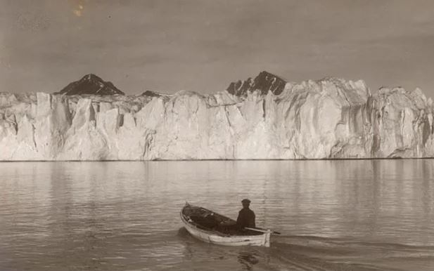 Nhiếp ảnh gia tái hiện bức ảnh hơn 100 năm tuổi để báo động tình trạng băng tan