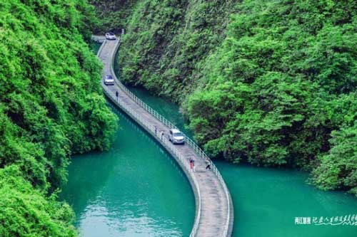 Con đường gỗ nổi giữa thung lũng xinh đẹp mang danh ‘cây cầu của những giấc mơ’