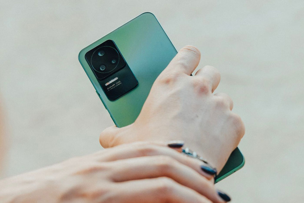 Trên tay Xiaomi Poco F4 5G chuẩn bị lên kệ tại Việt Nam, giá 8,99 triệu đồng