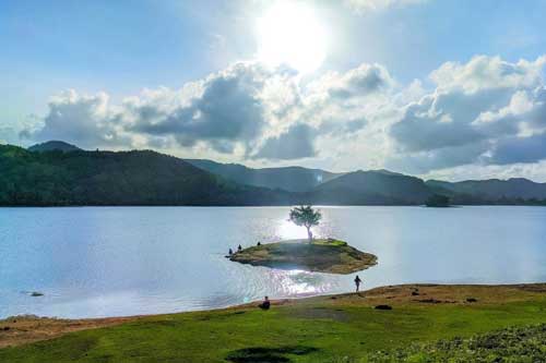 Quảng Nam giờ còn có hồ Phú Ninh vừa thơ vừa yên tĩnh, đến rồi là vương vấn mãi