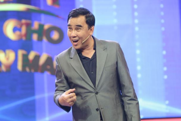 Quyền Linh: Tôi vác bình oxy 60kg bay qua hàng rào để kịp chụp ống thở cho bệnh nhân