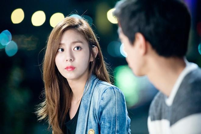 Phát hãi vì người yêu đúng chất 'dân đào mỏ', tháng nào cũng chăm chăm đòi quà, cô nàng băn khoăn không biết nên yêu hay nên bỏ