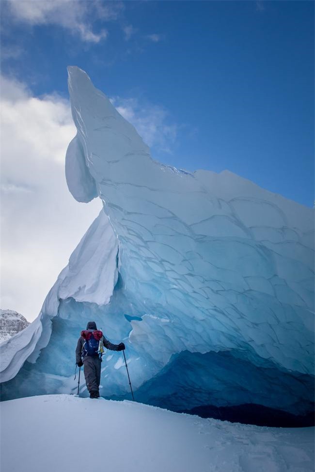 Nhiếp ảnh gia chẳng màng gian khổ thám hiểm tới hệ thống hang động băng giá kỳ vĩ, không thốt nên lời với vẻ đẹp choáng ngợp như đến từ hành tinh khác - Ảnh 2.