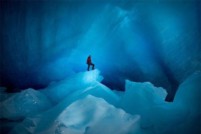 Nhiếp ảnh gia chẳng màng gian khổ thám hiểm tới hệ thống hang động băng giá kỳ vĩ, không thốt nên lời với vẻ đẹp choáng ngợp như đến từ hành tinh khác - Ảnh 13.