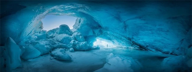Nhiếp ảnh gia chẳng màng gian khổ thám hiểm tới hệ thống hang động băng giá kỳ vĩ, không thốt nên lời với vẻ đẹp choáng ngợp như đến từ hành tinh khác - Ảnh 3.