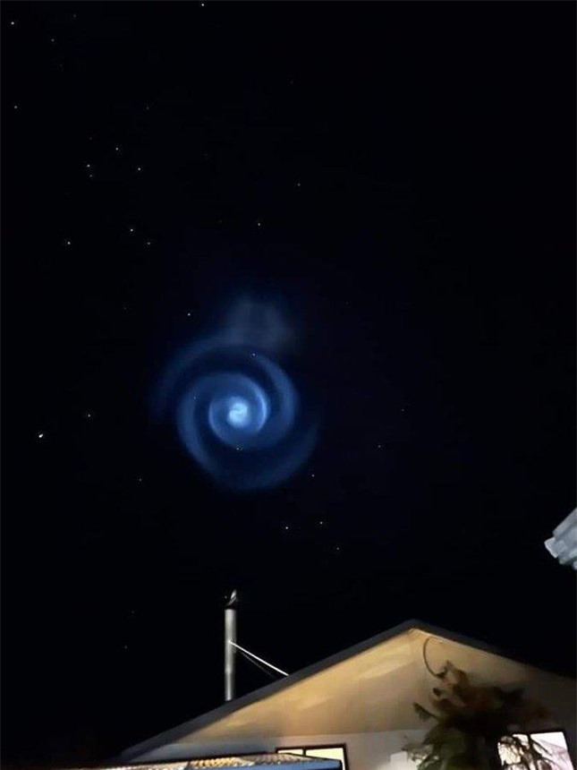 'Tinh vân kỳ lạ' xuất hiện trên trời đêm New Zealand, có phải người ngoài hành tinh đến thăm? ảnh 5