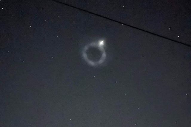 'Tinh vân kỳ lạ' xuất hiện trên trời đêm New Zealand, có phải người ngoài hành tinh đến thăm?