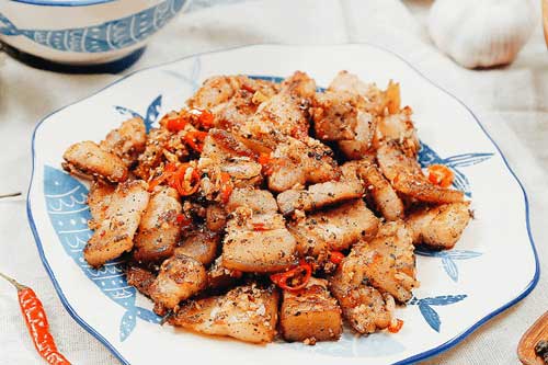 Thịt ba chỉ đừng luộc hay kho, rang muối lạ miệng, cả nhà vét sạch nồi cơm