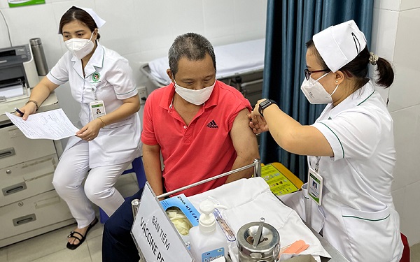 Người dân còn lơ là việc tiêm nhắc vaccine phòng COVID-19 
