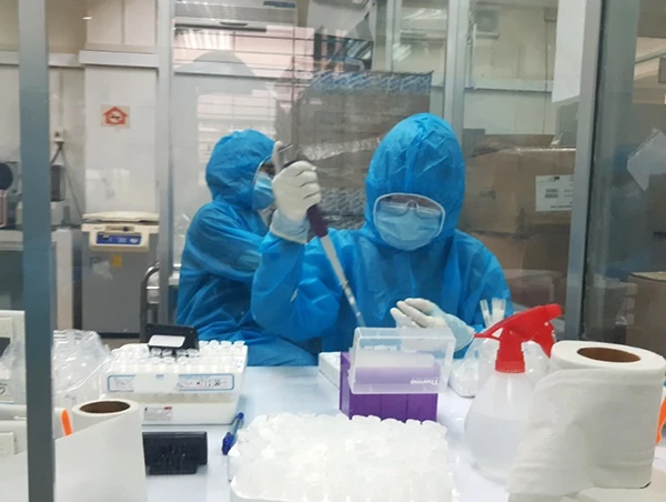 Xét nghiệm phục vụ phóng, chống dịch COVID-19 tại CDC Đà Nẵng