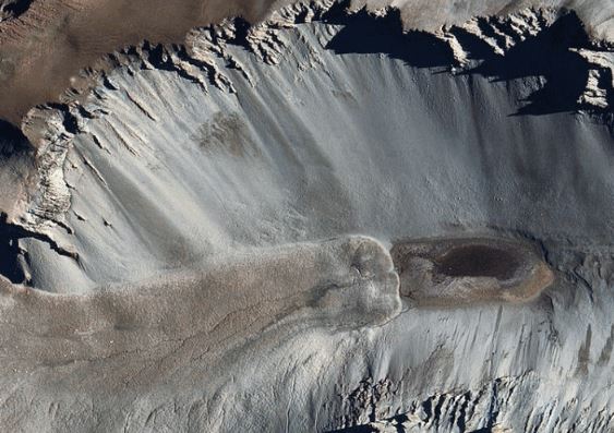 Hồ "kỳ lạ" nhất thế giới: Ở nơi lạnh nhất Nam Cực, dù âm 50 độ vẫn không thể đóng băng