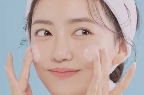 Sau bôi kem chống nắng chị em thường mắc 2 sai lầm khiến da yếu, già cực nhanh