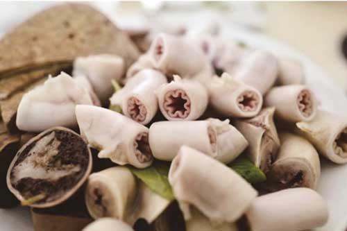 4 sai lầm khiến món lòng lợn luộc của bạn không ngon như ngoài hàng