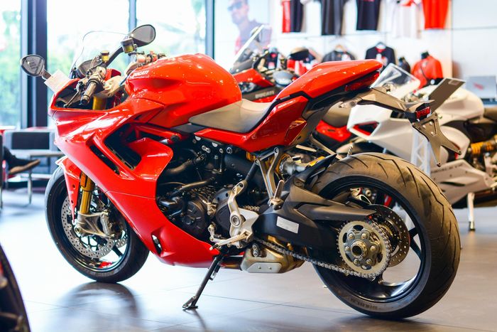 Ngắm Ducati SuperSport 950 giá từ 579 triệu đồng tại Việt Nam