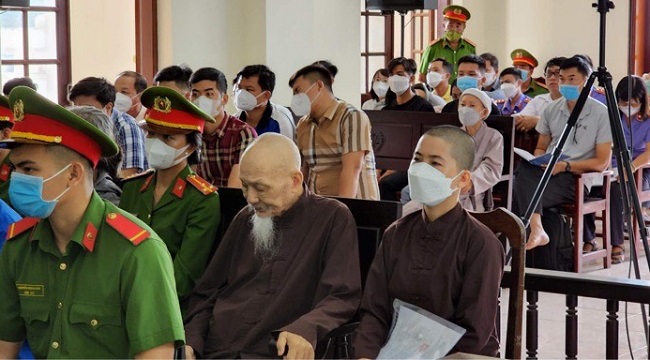 Long An: Phiên tòa xét xử Lê Tùng Vân cùng các “đệ tử” tạm hoãn do vắng nhiều người